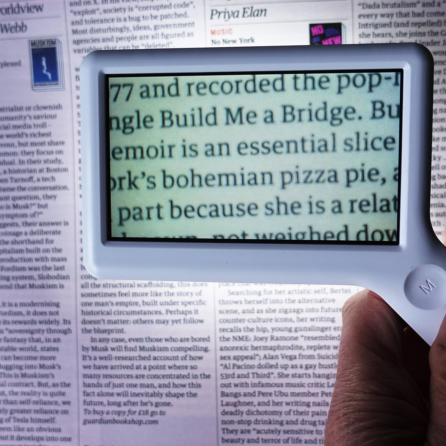 Digital reading magnifier, handheld with integral stand | Quicktest